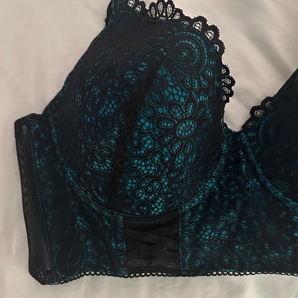 NWOT Elegant Black and Teal Lace Bralette w/ Lace-up accent designs 🌙 🌙 - Picture 3 of 7